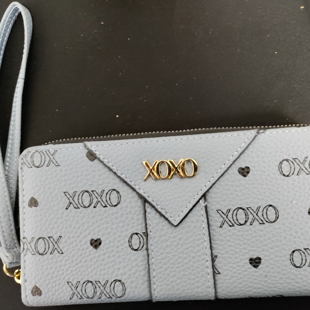 XOXO zip-around wallet